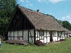 chaty w skansenie w Klukach
